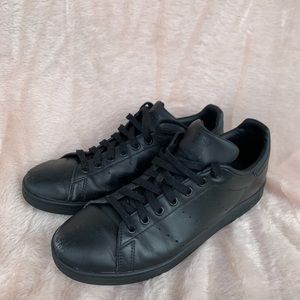 Sneakers Adidas Stan Smith. Unisex. Color:black. Size: US 8 1/2
